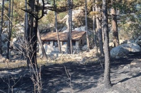 Požar kod Omiša progutao sve pred sobom, ali ova kuća je ostala čitava: Vlasnik nije mogao vjerovati