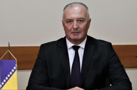 Šef Helezovog kabineta uzeo 24.000 KM otpremnine, pa se vratio u istu fotelju