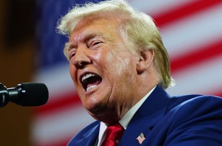 Misteriozna Trumpova pomoćnica: Uvijek je uz njega, a zbog jednog detalja svi pričaju o njoj