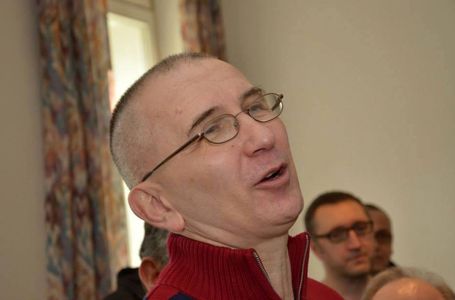 Sarajevski profesor pita ratnog zločinca: "Jesi li i dalje ratni zločinac ili nisi...?"