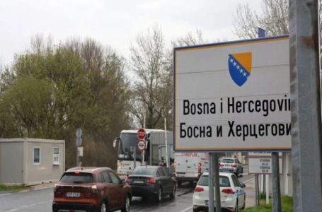 Ludilo na granicama: Pješaci iz Hrvatske parališu saobraćaj, u BiH dolaze samo zbog dvije stvari
