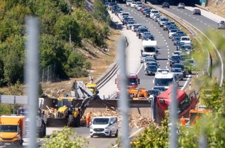 Haos na autocesti: Prevrnuti kamion napravio kolonu dugu čak 30 kilometara