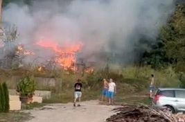 Požar u Goraždu: Vatra izbila u blizini Doma za stare i iznemogle