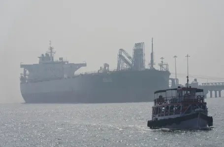 Iran najavio naplatu naknada za brodove koji prolaze kroz Hormuz