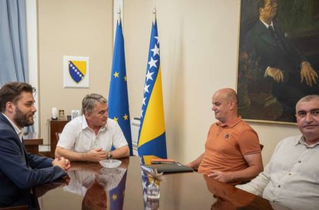 Komšić: Memorijalni centar Srebrenica mora imati punu zaštitu od političkih pritisaka