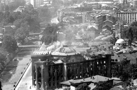 Na današnji dan prije 34 godine zapaljena sarajevska Vijećnica