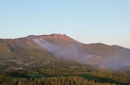 Požar na Trebeviću stavljen pod kontrolu