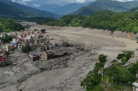 Katastrofa u Nepalu: Najmanje 18 osoba je poginulo, a stotine se vode kao nestalo (FOTO)