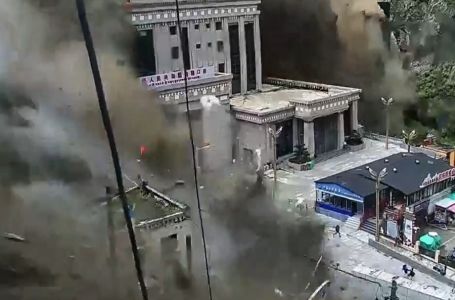 Apokalipsa! U 1 sekundi sve nestalo: Brutalni udar klizišta sravnio granični prijelaz sa zemljom