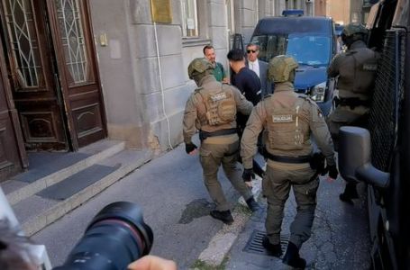 Opsadno stanje ispred zgrade MUP-a u Sarajevu: U toku privođenje osumnjičenih u akciji "Catering"