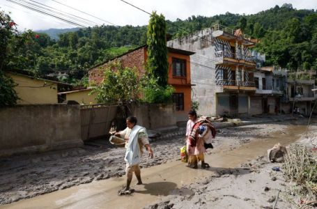 Broj poginulih u Nepalu porastao na 270, gotovo 1.500 osoba se vodi kao nestalo