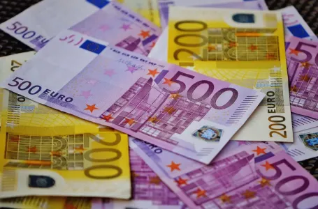 MUP upozorio građane, kruže lažne novčanice od 100 evra
