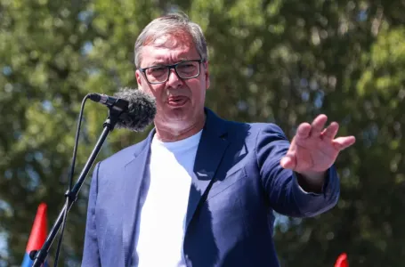 Vučić kaže da je s Dodikom razgovorao o tome hoće li RS ili Srbija preuzeti sahranu Mladića