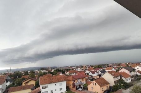 Snažno nevrijeme pogodilo još jedan grad u BiH, pojavili se zastrašujući "shelf" oblaci