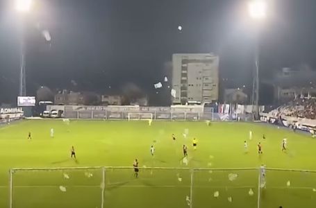 Na utakmici u Srbiji ubacivali pelene i skandirali: "Je*** vam vašeg generala" (VIDEO)