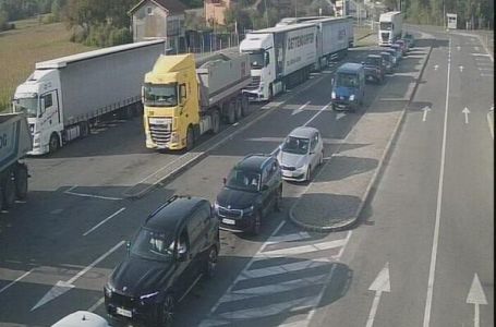Duge kolone na izlazu iz BiH, na ovim prelazima najveće gužve