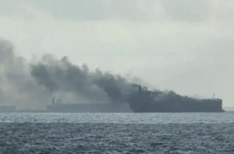 Tri projektila pogodila tanker tokom prolaska kroz Hormuški moreuz