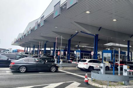 Incident na granici: Policija u automobilu trojice Hrvata pronašla ustašku ikonografiju, ali i...