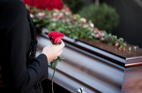 Hrvatski sveštenik upozorio na grozan trend koji viđa po sahranama: "Dajte, ljudi..."