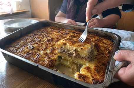 Musaka će biti sočna, a krompir mekan: Preliv od 2 sastojka daje joj poseban ukus