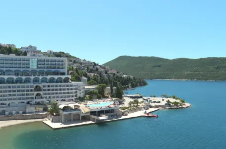 Neum i u septembru pun turista: Toplo vrijeme, povoljne cijene i kongresni turizam produžavaju sezon