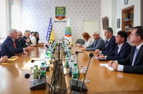 Bećirović i Mandić razgovarali o razvojnim projektima i državnoj imovini