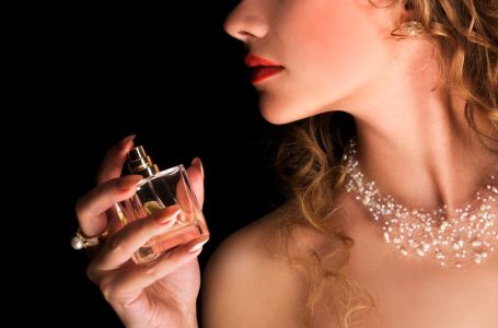 Proglašen za najbolji ženski parfem svih vremena: Čista je elegancija, a obožavaju ga i žene kod nas