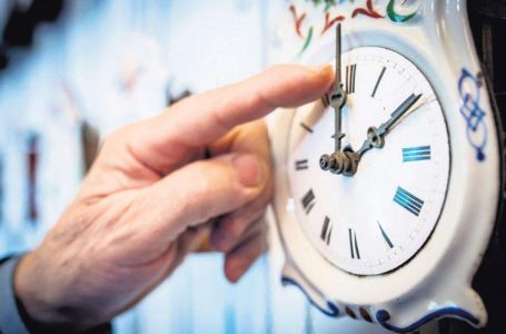 Evo kada u 2026. POMJERAMO KAZALJKE i dobijamo sat vremena više za spavanje