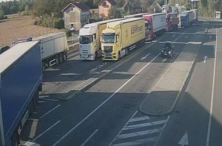 Na GP Velika Kladuša i Gradine duge kolone vozila