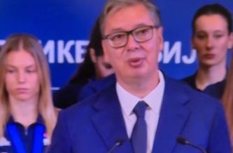 Vučić govorio, a pogledajte njihove izraze lica: Snimak bronzanih odbojkašica izazvao buru