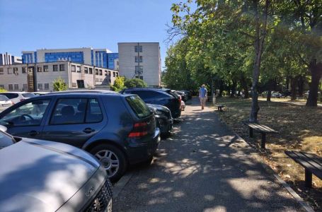 Oštetila mu automobil, pa uradila nešto nevjerovatno: Ostavila broj telefona i poruku