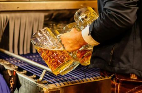 U Minhenu počeo Oktoberfest: Litar piva košta skoro 16 eura