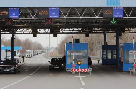 Vozač pao na ulazu u Hrvatsku: Ono što je zalijepio za automobil šokiralo policajce