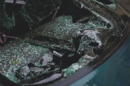 Mladići poginuli zbog TikTok izazova: Ugasili farove pa se zakucali u drvo