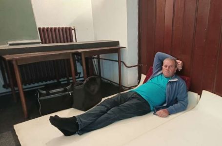 Zenički rudari nastavljaju štrajk glađu, drugu noć proveli u Domu rudara