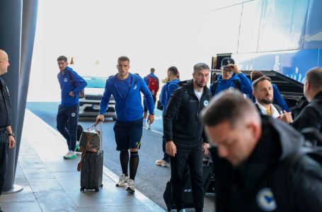 Nogometni reprezentativci BiH ukrcali se na let za Varšavu, sutra protiv Poljske u Ligi nacija