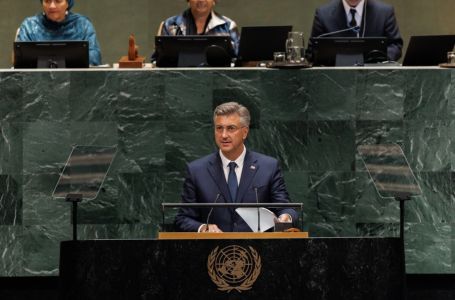 Plenković: Vučić nastavlja s neutemeljenom kampanjom protiv Hrvatske umjesto da se pospe pepelom