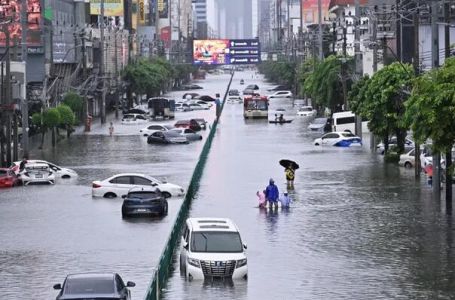 Obilne kiše potopile Bangkok: Vlasti proglasile katastrofu u svih 50 okruga