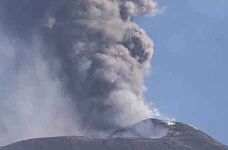 Etna ponovno eruptirala: Obustavljen aviosaobraćaj na Siciliji