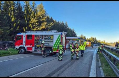 Autobus sletio s autoceste: Dvije osobe poginule, osam teško povrijeđeno
