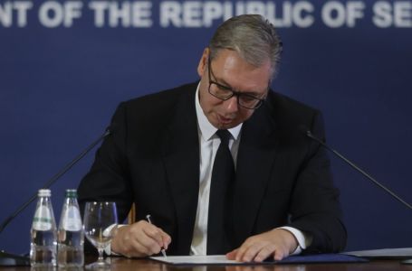 Vučić podnio ostavku: Evo šta sada slijedi