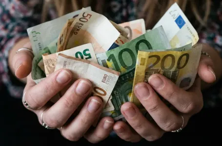 Ovo im je bilo suđeno: 3 znaka do kraja mjeseca ostavljaju besparicu iza sebe