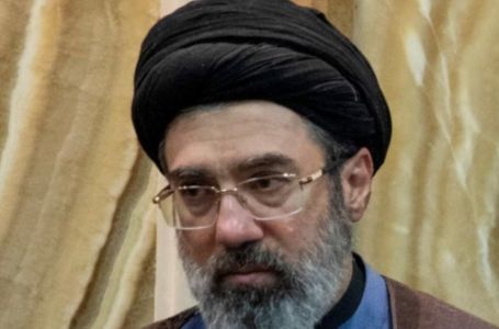 "TI DANI SU PROŠLI": Khamenei poslao poruku neprijateljima Irana, spomenuo i Hormuški moreuz