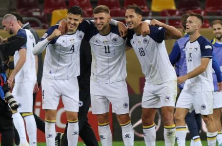 Fotografija koja je postala hit, Tarik, Jovo i Nikola zagrljeni: Ovo je Bosna i Hercegovina