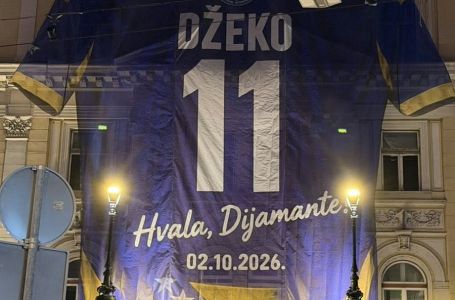 U Sarajevu iznad Vječne vatre istaknut veliki dres kapitena BiH Edina Džeke