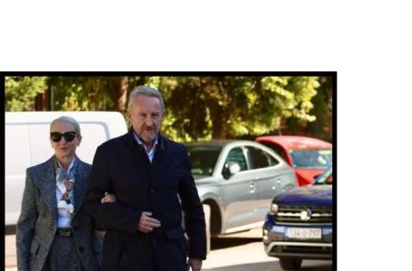Izetbegović na biračko mjesto stigao sa suprugom Sebijom
