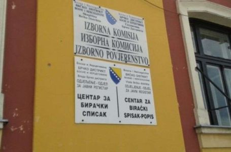 Skandalozan propust: Građani htjeli da glasaju, na biračkom mjestu nije bilo dovoljno listića!