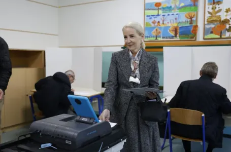 Sebija se nije proslavila: Glasači SDA 'kaznili' Bakirovu suprugu. Izgubila je 8.902 glasa