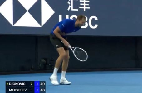 Karma prati sve! Detalj sa današnjeg meča Đokovića i Medvedeva obilazi svijet