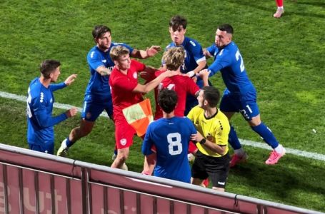 Potukli se Srbi i Rusi: Letjele šake, igrači se hvatali za vrat